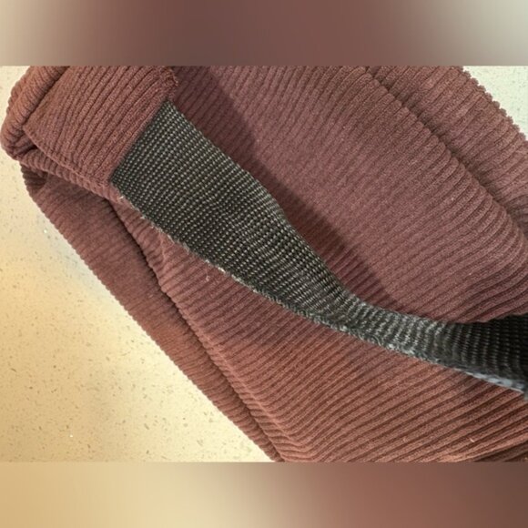 Justin Bieber Tim Hortons x Justin Bieber Collection Tim Biebs Fanny Pack - Picture 8 of 11